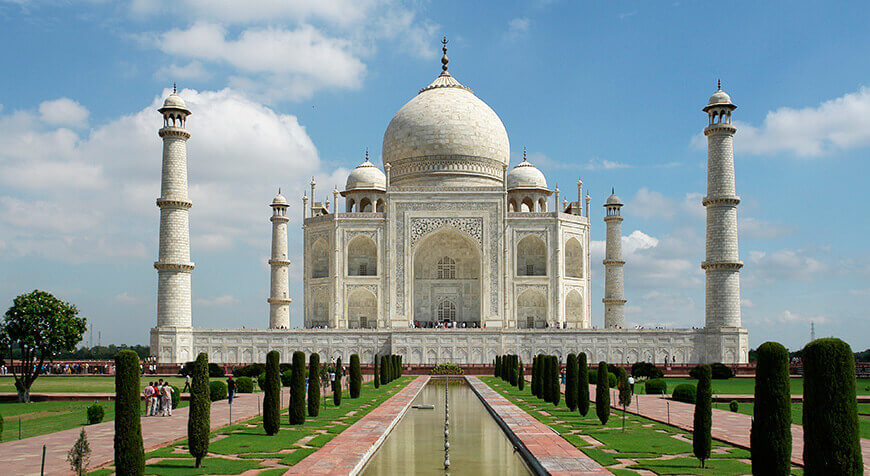 Taj mahal (Image Courtesy: WikiPedia)
